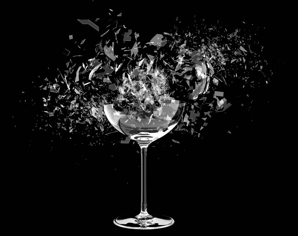 Zerspringendes Glas als Symbol für Pfeifregister - Singen in extrem hoher Tonlage