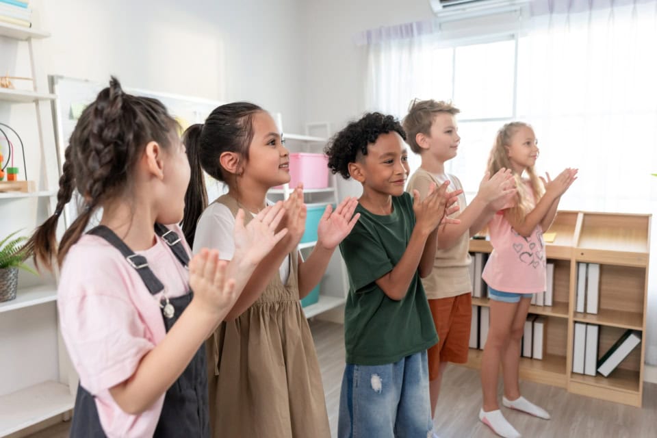 Kinder lernen spielerisch - SingaSong-BeHappy