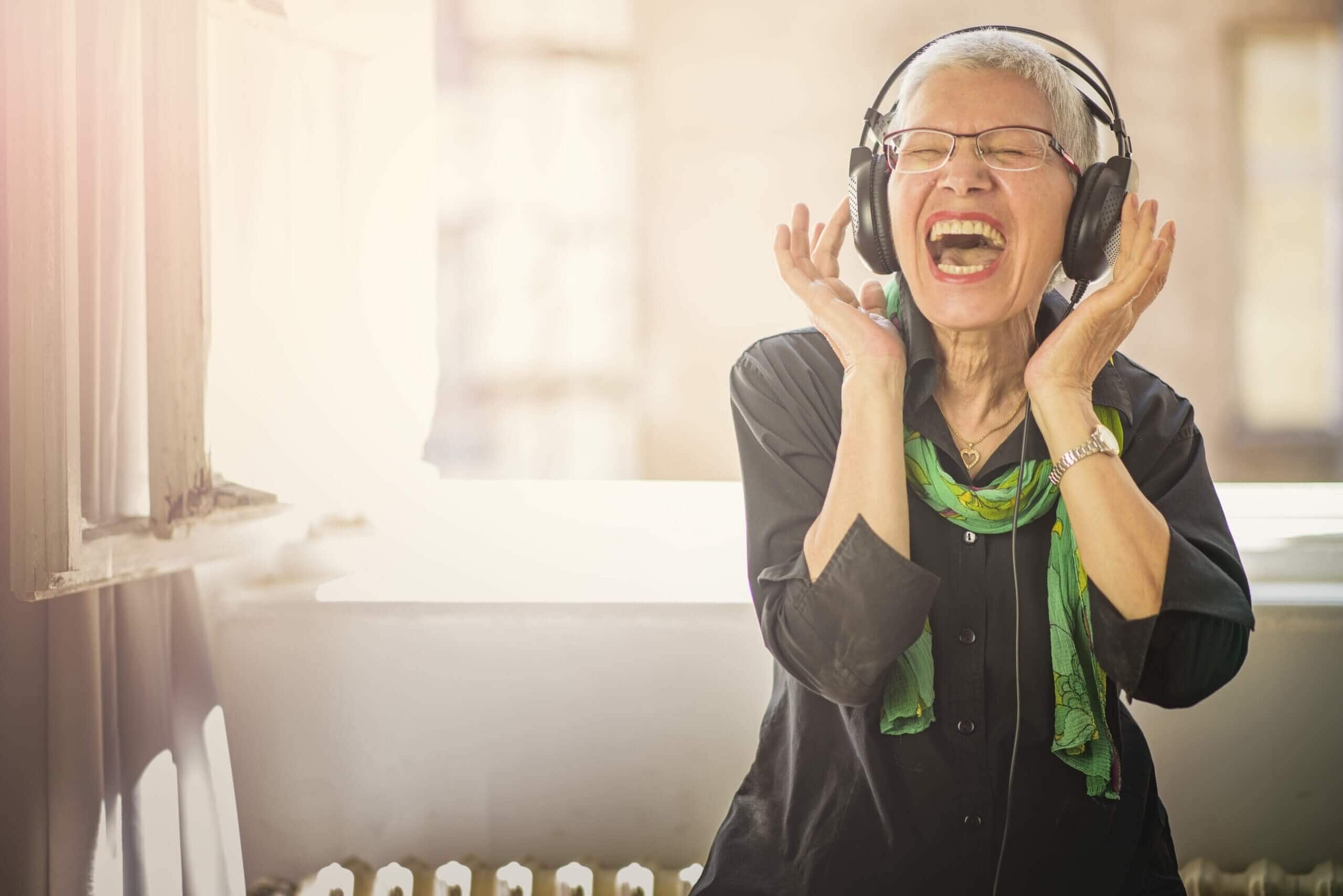 Frau am Singen